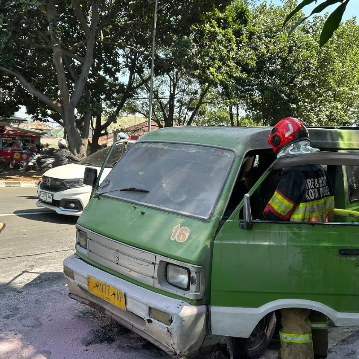 Angkot Trayek Pasar Anyar-Salabenda Ludes Terbakar di Jalan Sudirman Bogor, Soroti Isu Usia Kendaraan Umum