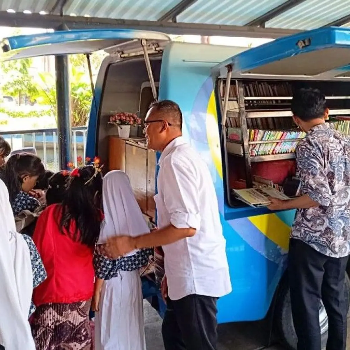 Elektrifikasi Layanan Pustaka: Surabaya Luncurkan Empat Mobil Perpustakaan Keliling Bertenaga Surya