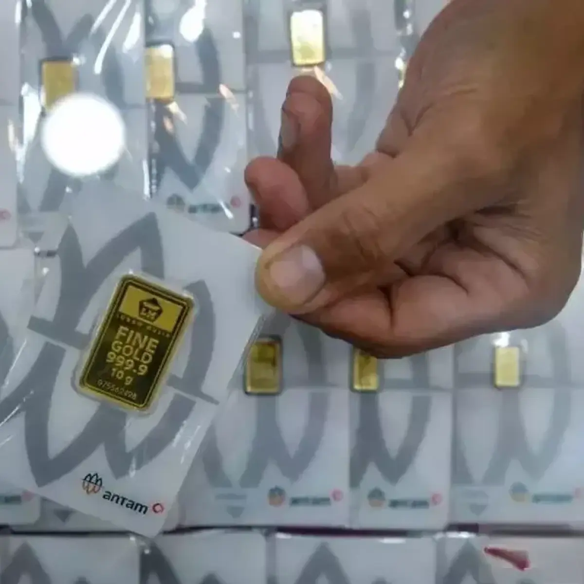 Analis Prediksi Harga Emas Antam Alami Koreksi Tajam, Investor Wajib Siaga pada Sabtu 23 Mei 2026
