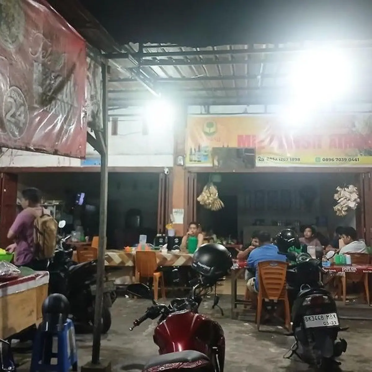 Pemadaman Listrik Massal di Medan Ganggu Jaringan Internet, Warga Cari Warung Sebagai Pusat Konektivitas Darurat