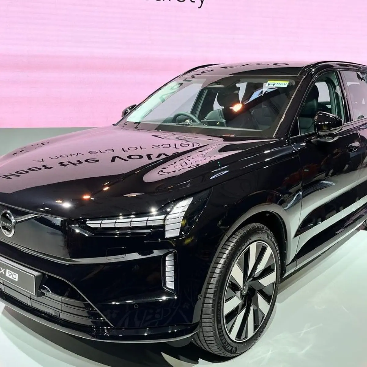 Volvo EX90 Tegaskan Keamanan Bodi Listrik: Warisan "Tank Swedia" Tetap Terjaga di Era Elektrifikasi
