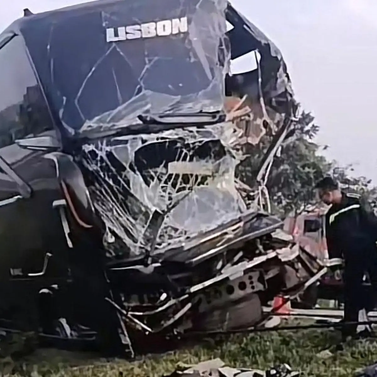 Adu Banteng Bus Semeru Trans dan Truk Hino di Tol Cipali Renggut Satu Nyawa Dini Hari