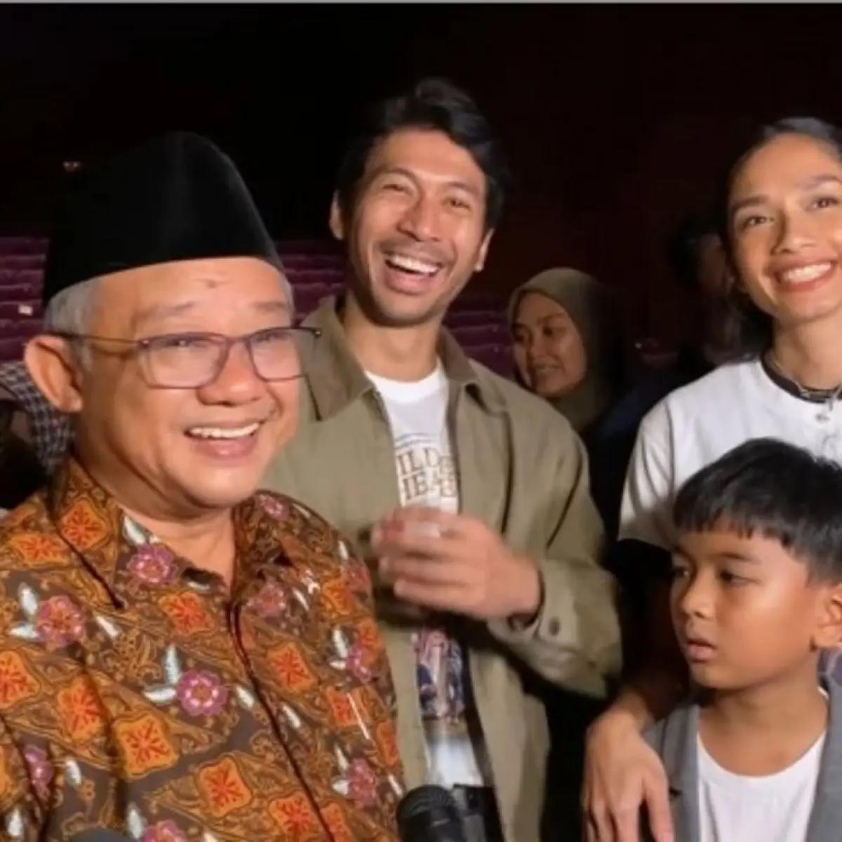 Terenyuh Kisah Sepatu Anak di Film Adaptasi, Mendikdasmen Abdul Mu'ti Respon Lewat Program Sosial