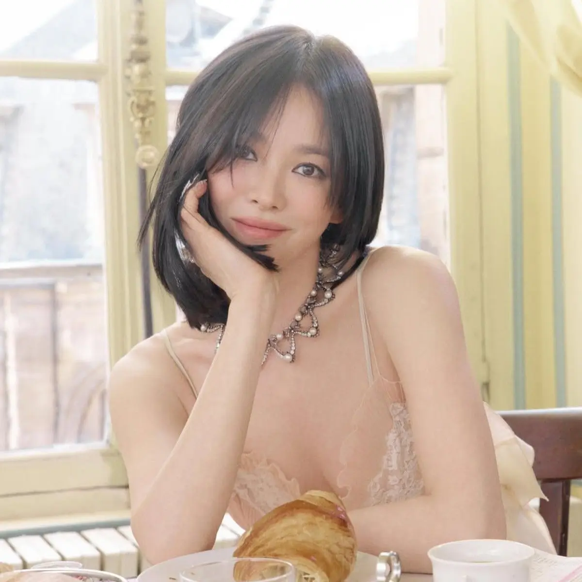 Pesona Tak Terduga Song Hye Kyo Terungkap Lewat Tujuh Potret Eksklusif dari Pemotretan Vogue China