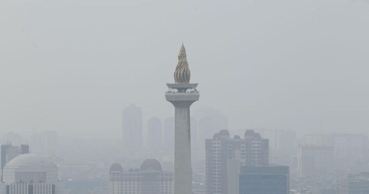 Jakarta Raih Posisi Pertama Udara Terburuk IQAir: Langkah Praktis Menjaga Kesehatan Saat Kabut Asap Pekat