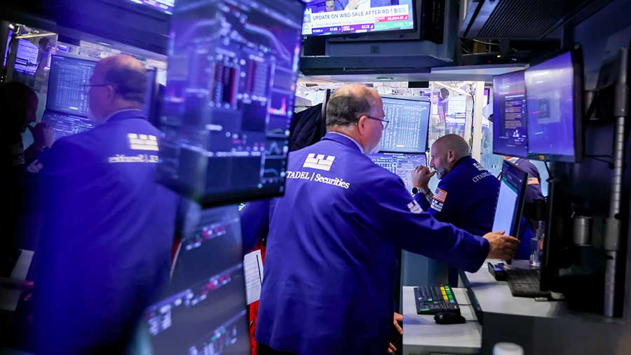 Dinamika Pasar Global: Wall Street Tertekan Usai The Fed Pertahankan Suku Bunga Acuan