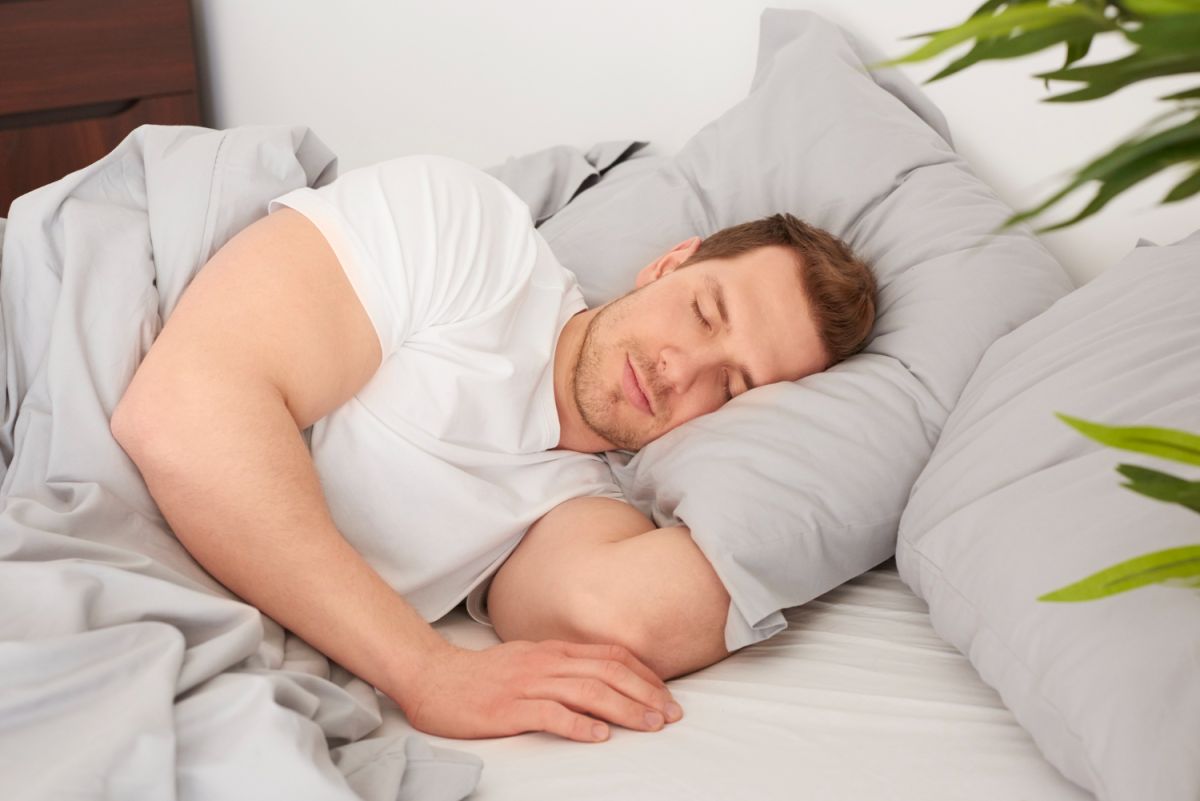 Mengapa Tidur Nyenyak Penting bagi Kebugaran? Simak Analisis dan Strategi Mengatasinya