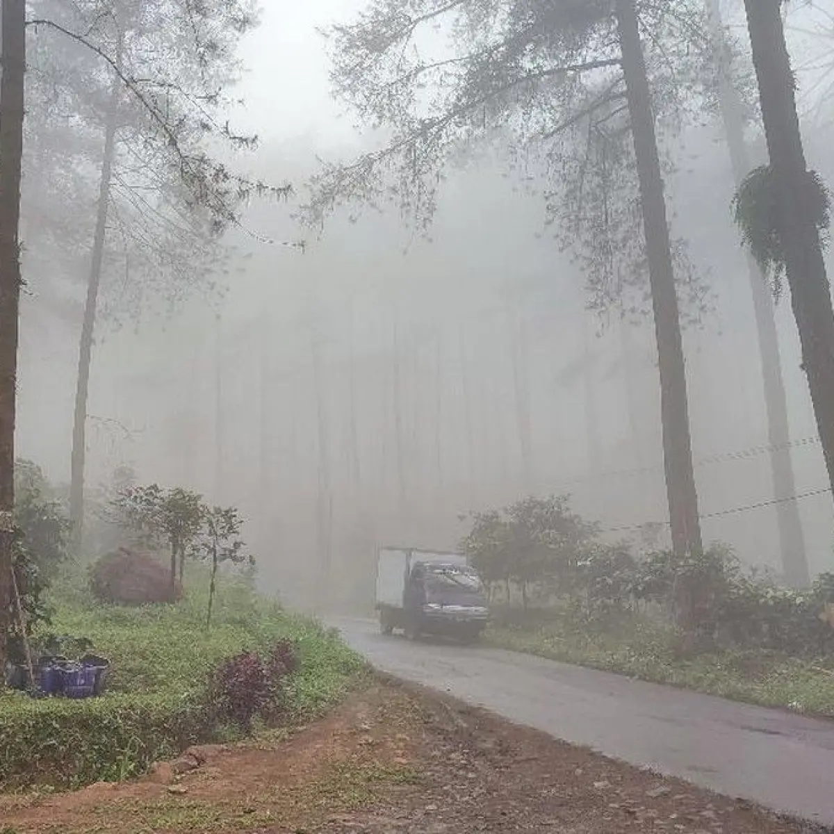Ciamis Road Safety Warning: Drivers Urged to Navigate Dangerous Inclines and Hazardous Curves with Caution