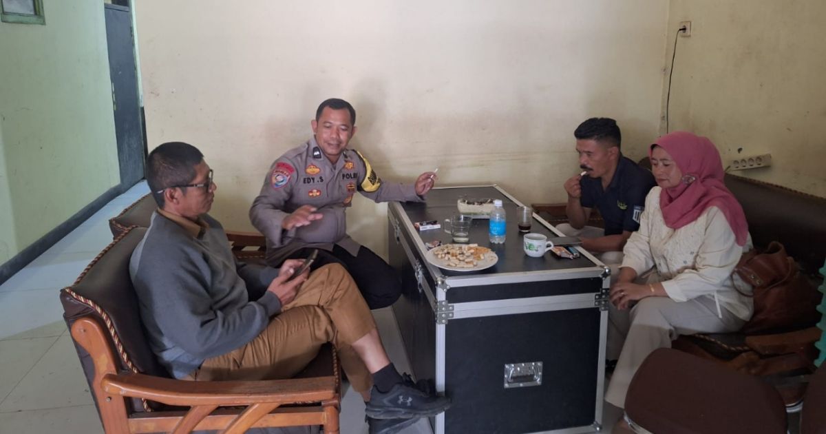 Bhabinkamtibmas Polsek Cisarua Laksanakan Sambang untuk Ciptakan Kamtibmas di Desa Tugu Utara