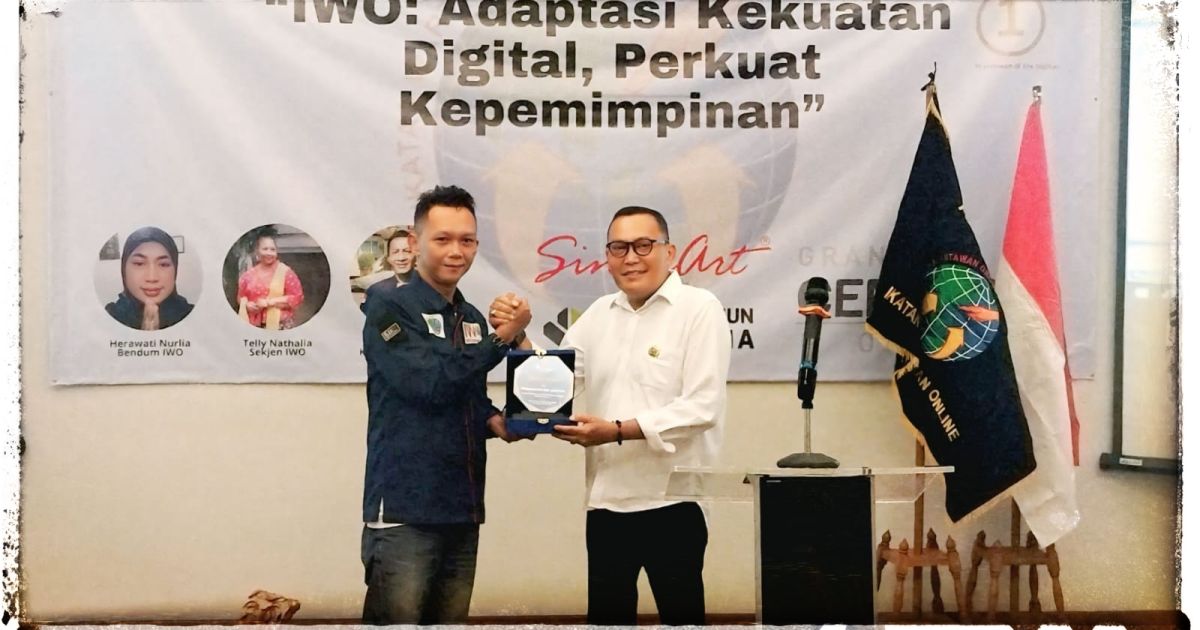 Simbol Persahabatan Jurnalis Dari Bogor ke Soppeng: Lintas Pulau Warnai Rakernas IWO 2025