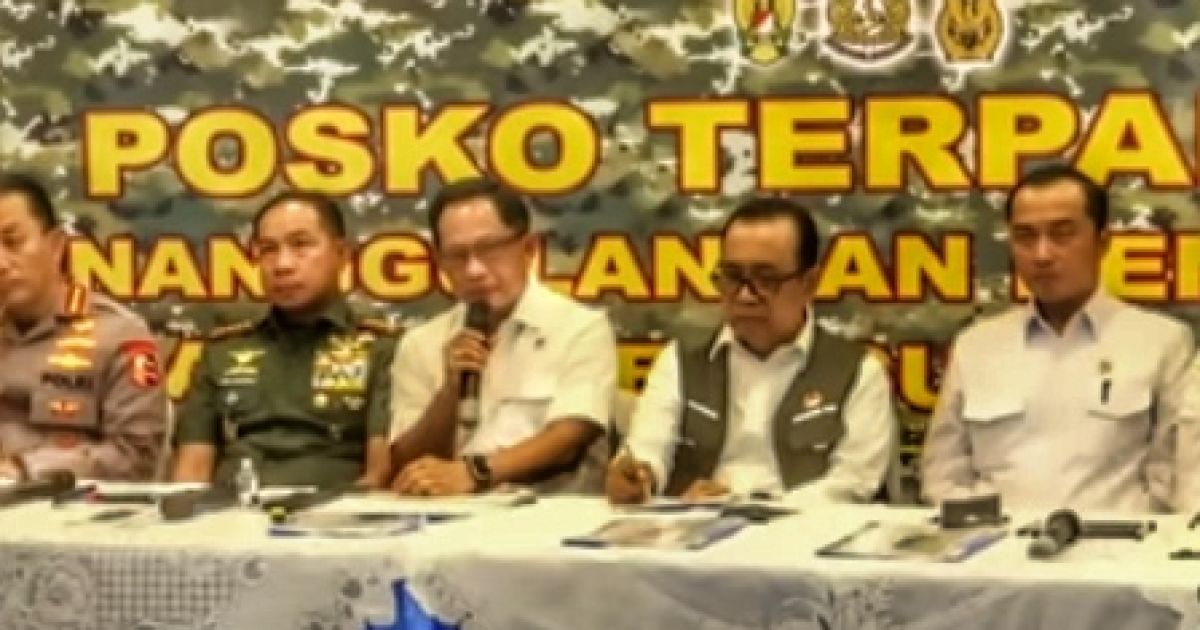 Tito Karnavian saat konferensi pers di Posko Terpadu/ Di Tengah Status Tanggap Bencana, Seruan Perayaan HUT GAM Dinilai Tidak Berperikemanusiaan