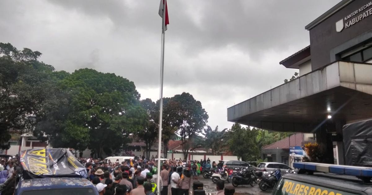 Demo soal Tambang di Cigudeg Bogor, Jalan Nasional Lumpuh/dede