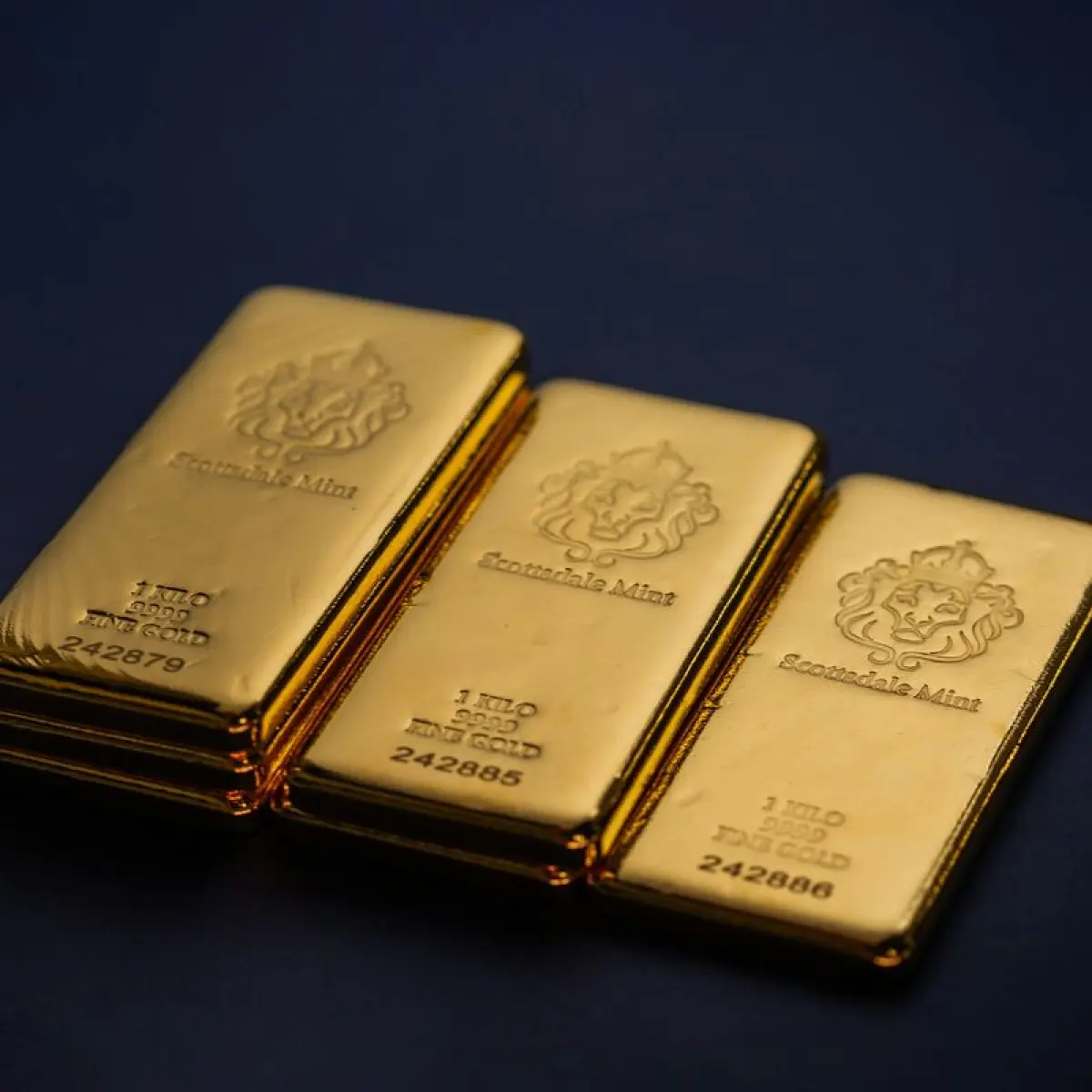Sentimen Investor Goyah: Harga Emas Batangan Antam Ciut di Awal Pekan, Waspada Potensi Koreksi Lanjutan