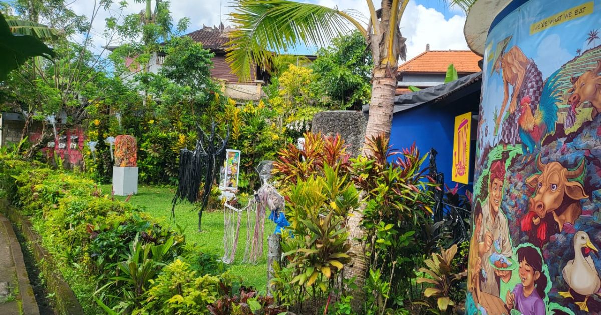 Seni Kontemporer Ubud Berbicara Melalui Sampah: Pameran Kolektif Junkyard Hadirkan Kritik Lingkungan