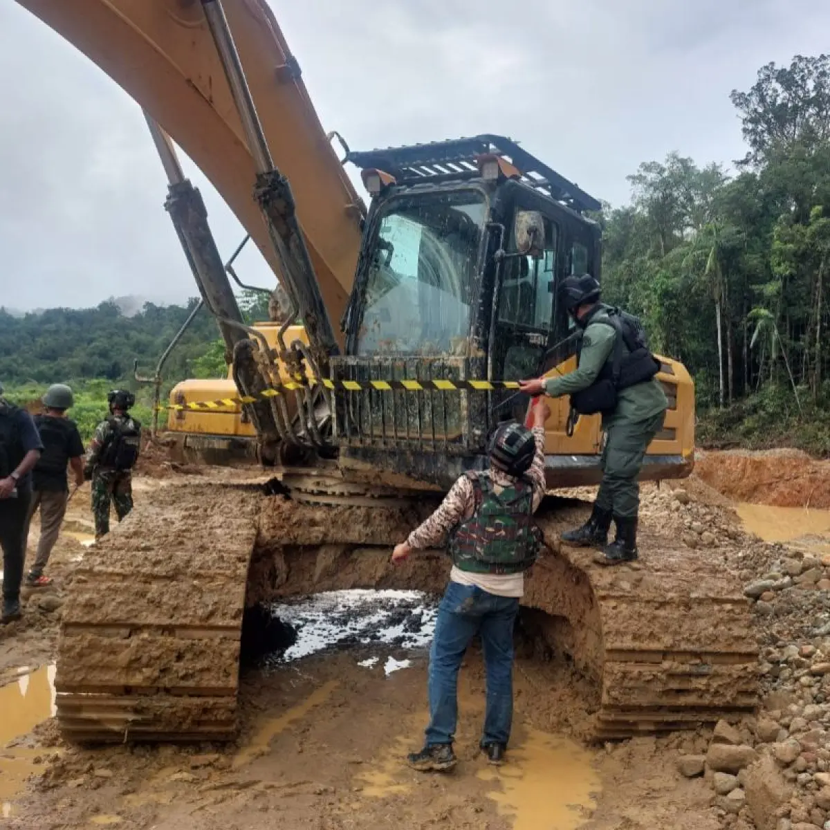 KLHK Bekuk Empat WNA Tiongkok Terlibat Penambangan Emas Ilegal di Jantung Papua Tengah
