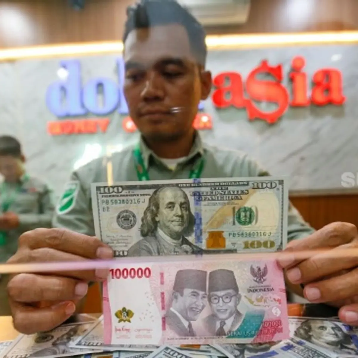 Mengurai Benang Kusut Pelemahan Rupiah: Ketika Kebijakan Fiskal dan Moneter Indonesia Hadapi Ujian Berat
