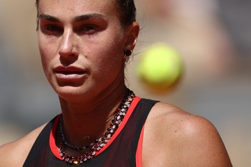 Sorotan di Roland Garros 2026: Gaya Bertanding Aryna Sabalenka Dihiasi Aksesori Mewah