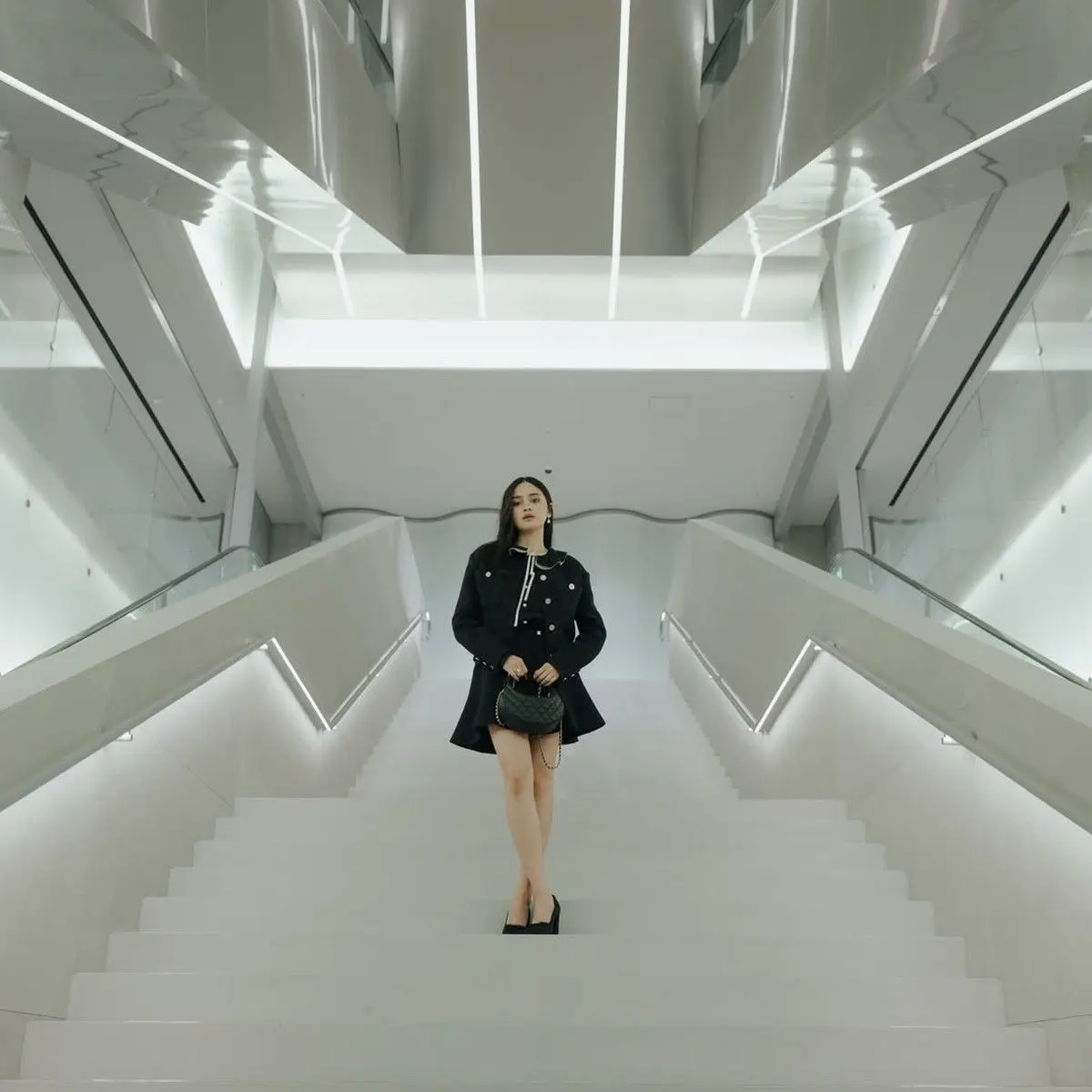 Syifa Hadju Tampil Memukau di Panggung Mode Global Chanel Métiers d'Art 2026 Seoul