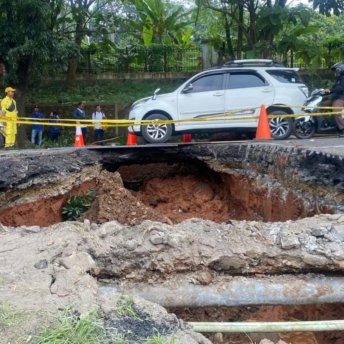 Kualitas Infrastruktur Dipertanyakan: Jalan Lenteng Agung Ambles Lagi Pasca Perbaikan Dinas Bina Marga