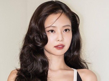 Pesona Ikonik Jennie BLACKPINK Pancarkan Citra Global di Peragaan Busana Spesial Chanel Seoul