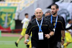 Ketenangan Bernardo Tavares Jadi Penyeimbang di Tengah Hiruk Pikuk Bursa Transfer Persebaya Menuju Super League 2026-2027