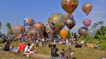 Festival Balon Ngawen Magelang Warnai Semarak Perayaan Waisak 2570 BE dengan Kearifan Lokal