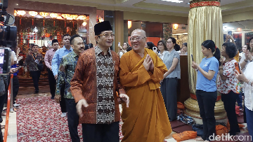 Menteri Agama Tekankan Pengendalian Diri Jadi Kunci Harmoni Sosial di Momen Waisak Nasional