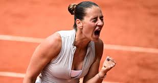 Kejutan Besar di Lapangan Merah Paris: Marta Kostyuk Hentikan Dominasi Juara Bertahan Roland Garros