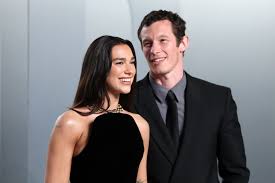 Momen Bahagia Dua Lipa dan Callum Turner: Resmi Menikah dalam Upacara Sipil Tertutup