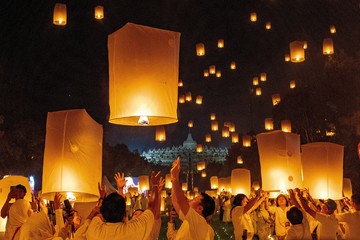 Puncak Perayaan Waisak 2570 BE di Borobudur: Ribuan Lampion Terbangkan Langit Jawa Tengah