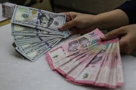 Rupiah Terkoreksi Tajam: Kurs Jual Dolar AS di Bank Sentuh Level Rp 18.010, Analis Beri Proyeksi