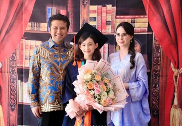 Pesona Lakeisha Ariestia Dardak di Momen Kelulusan SD, Paras Cantik Disebut Warisan Kecantikan Arumi Bachsin