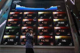 Saham Bank Raksasa BBCA dan BBRI Terpukul: Koreksi Harga Mencapai Level Terendah Lima Tahun Akibat Tekanan IHSG