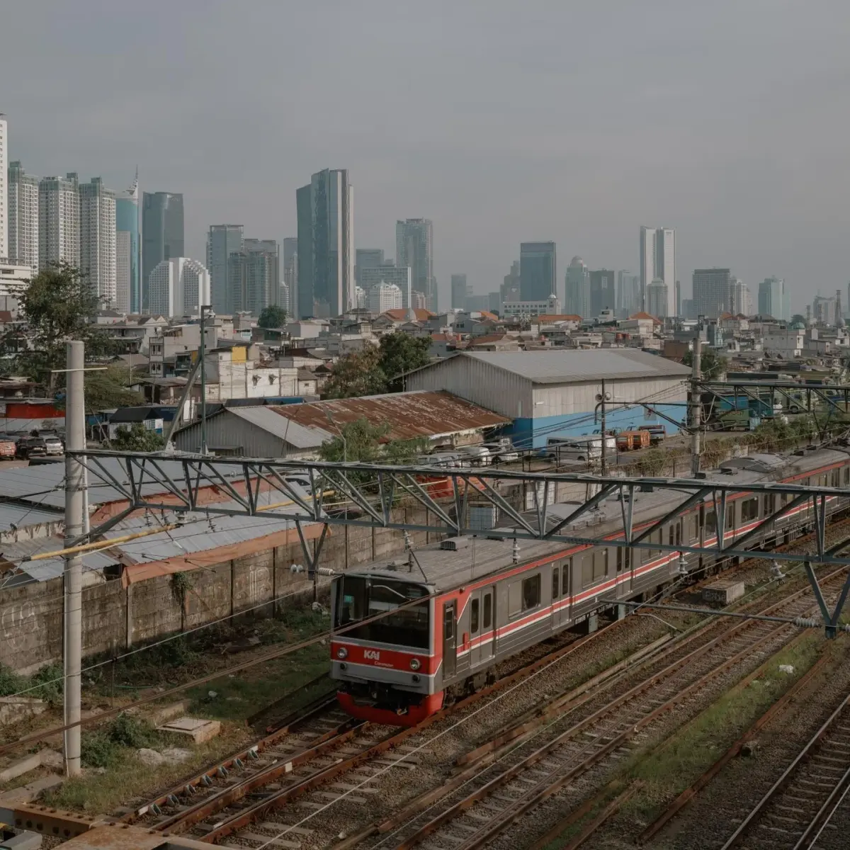 Jakarta Under Pressure: Analysts Demand Concrete Policy Roadmap to Stabilize Plummeting Rupiah and Stocks