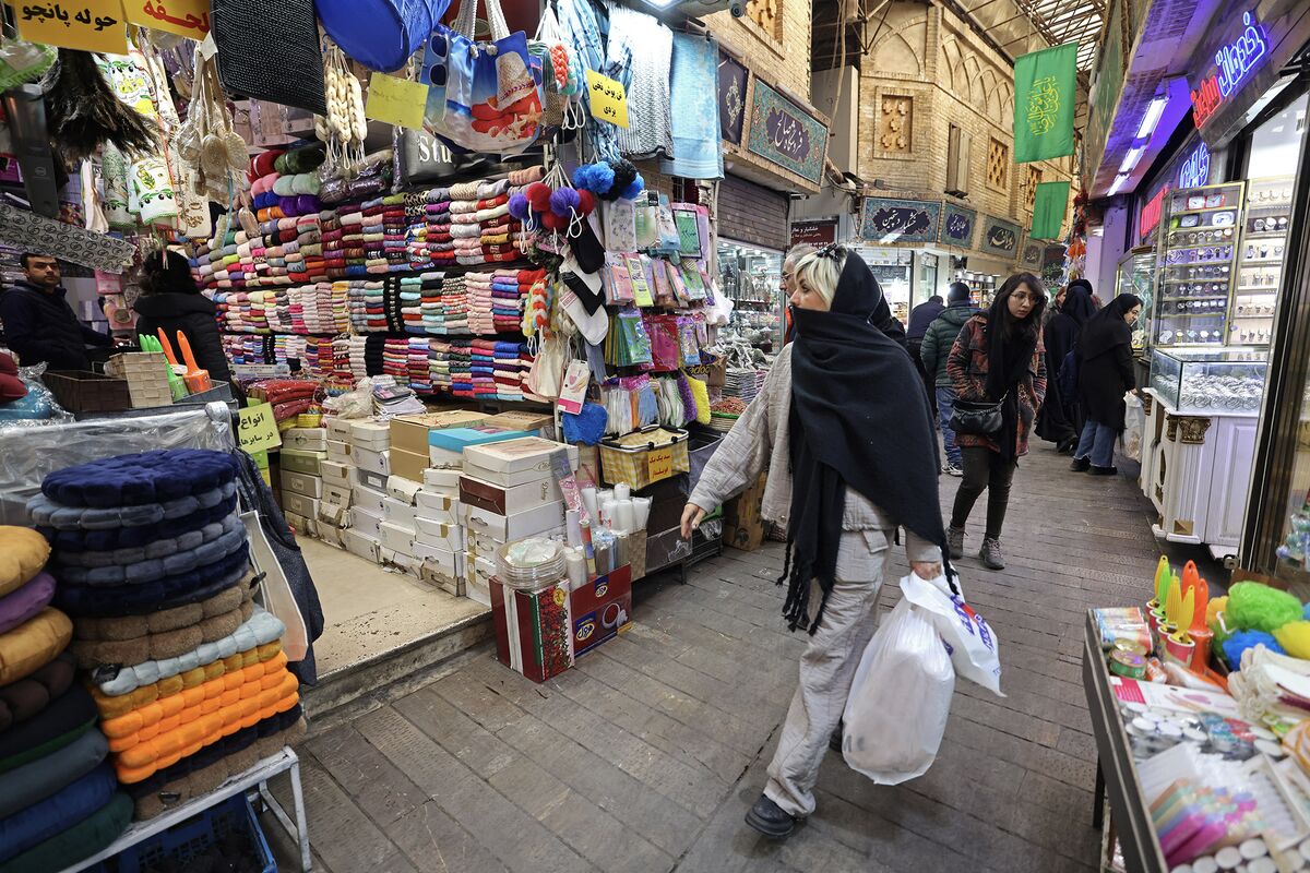 Iranian Economy Shows Surprising Resilience Amidst Escalating Regional Tensions and Domestic Woes