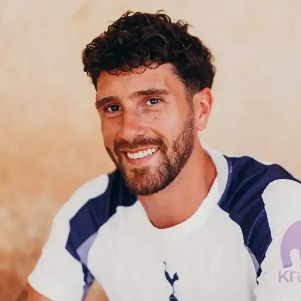 Spurs Amankan Jantung Pertahanan: Marcos Senesi Resmi Bergabung Tanpa Biaya Transfer