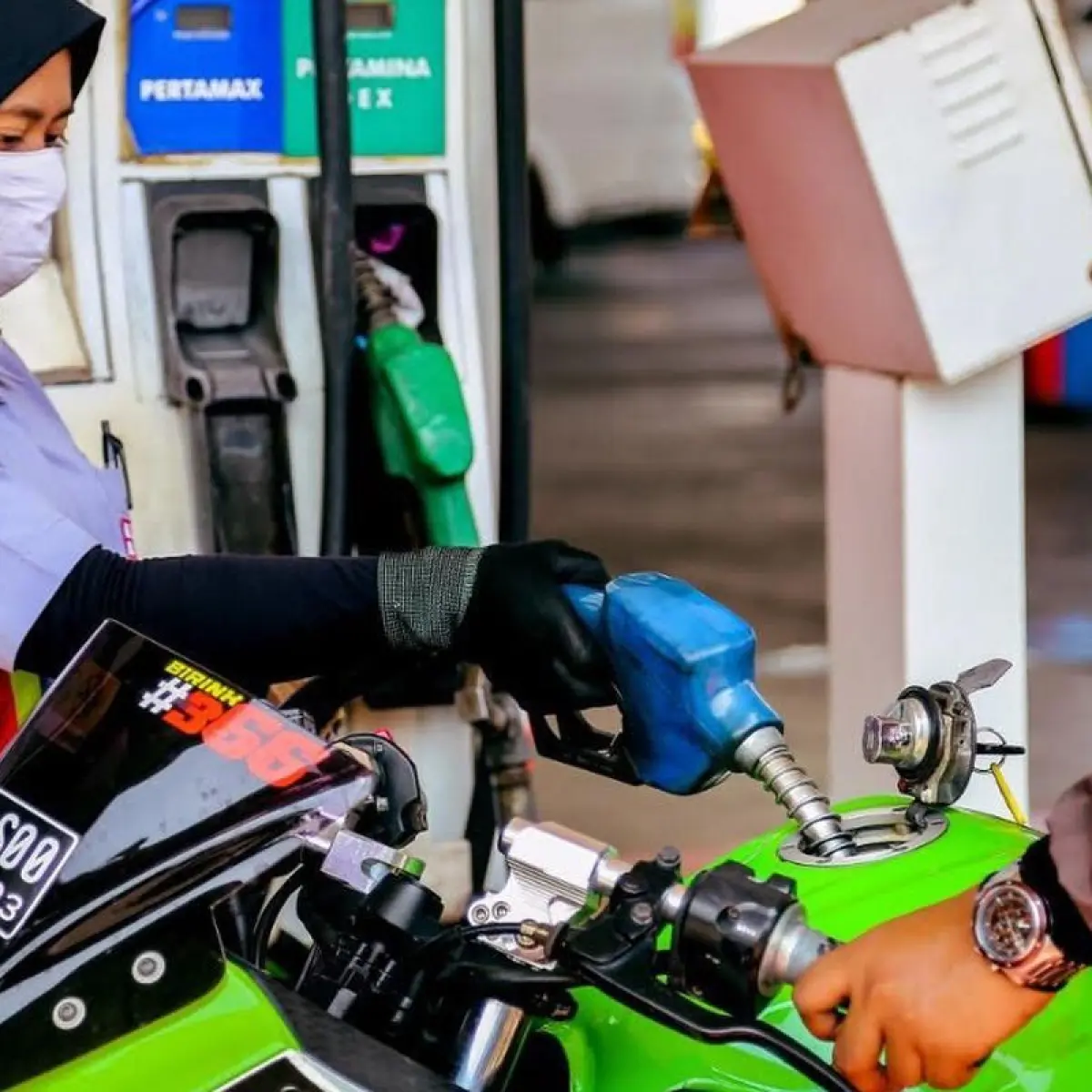 Premium Fuel Price Hike Sparks Dilemma for Indonesian Scooter Owners: To Switch or Not to Switch?