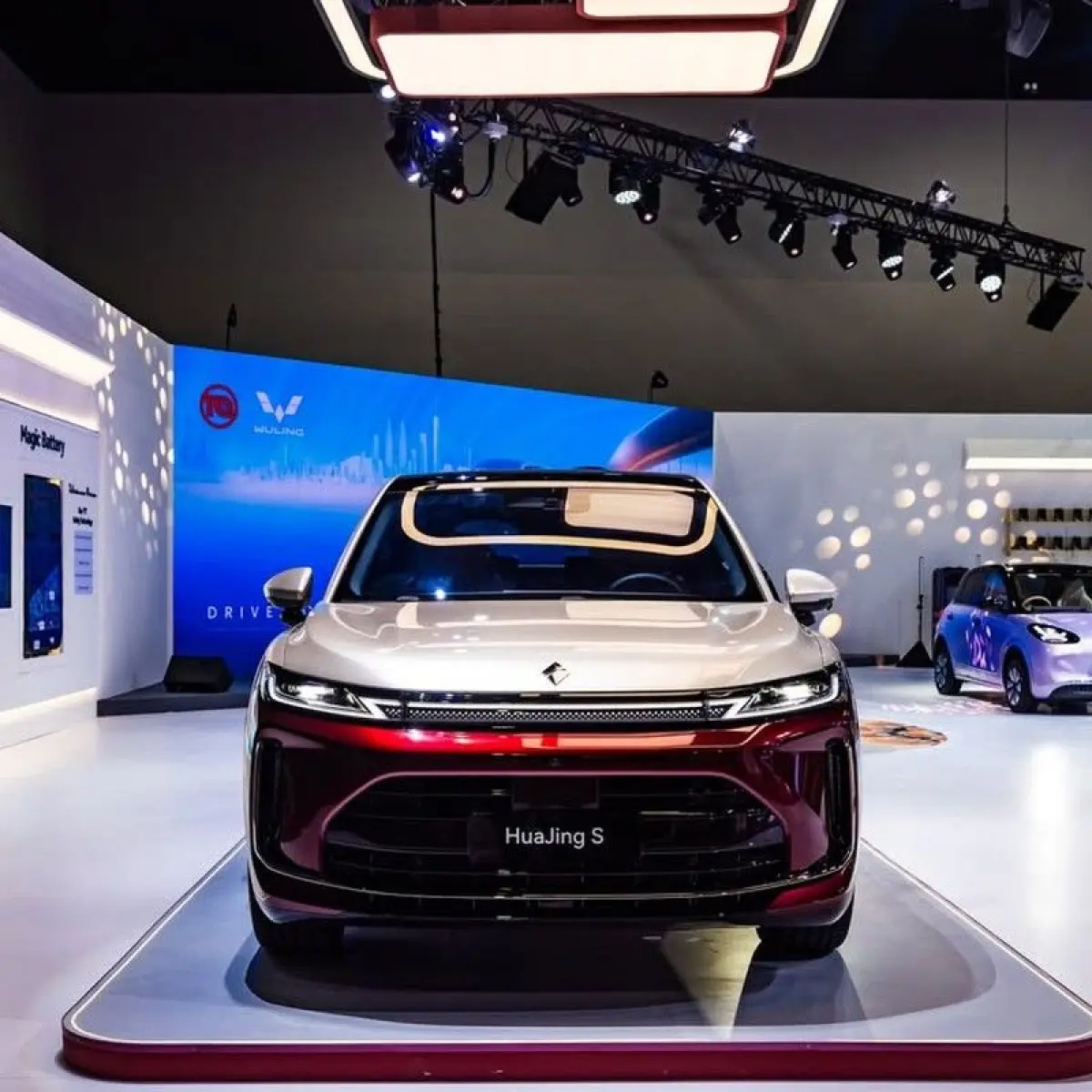 Wuling and Huawei Unveil Premium Huajing S SUV, Signaling Malaysian Market Entry