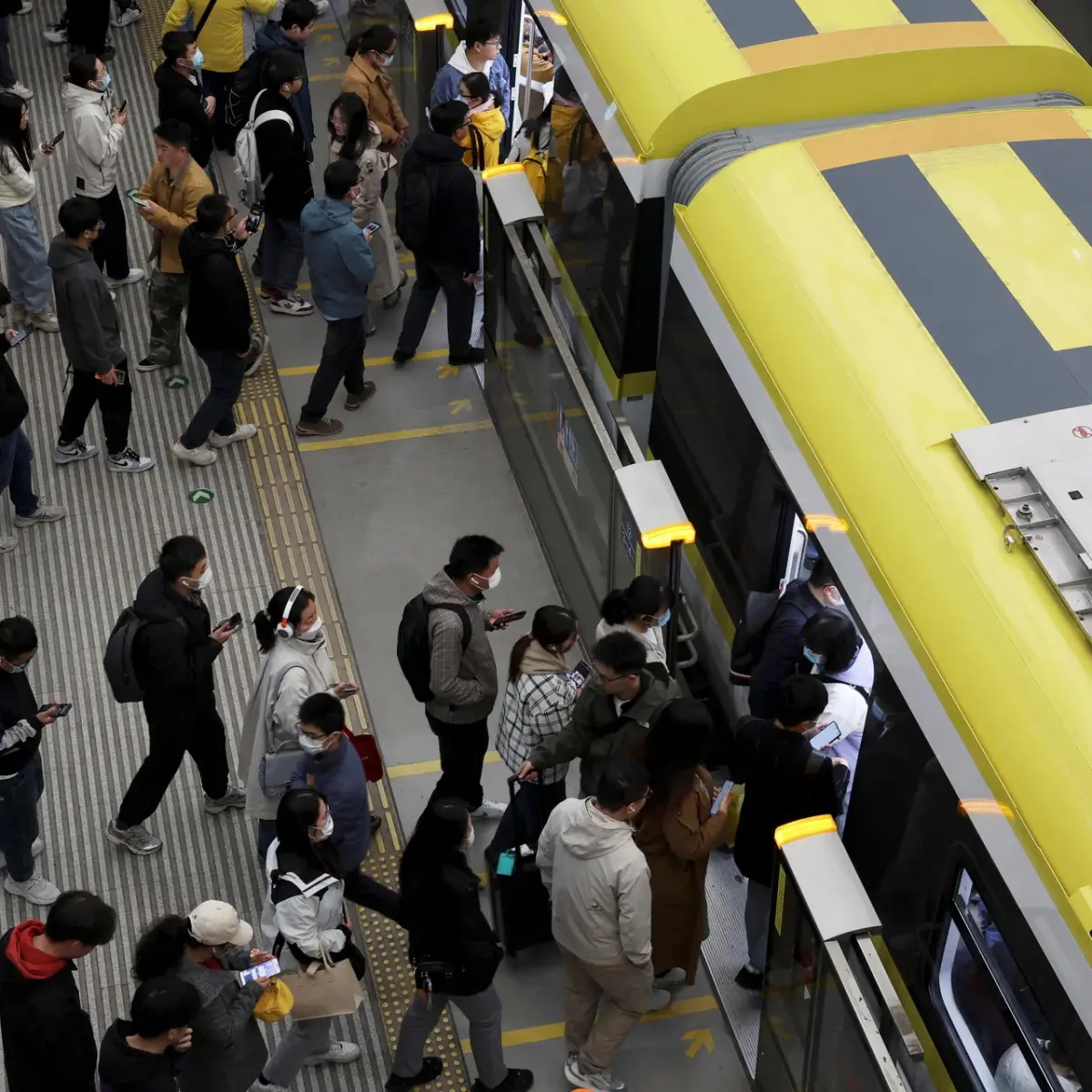 China Slashes Oil Imports by 29% as EV Adoption and Rail Travel Curb Fuel Demand