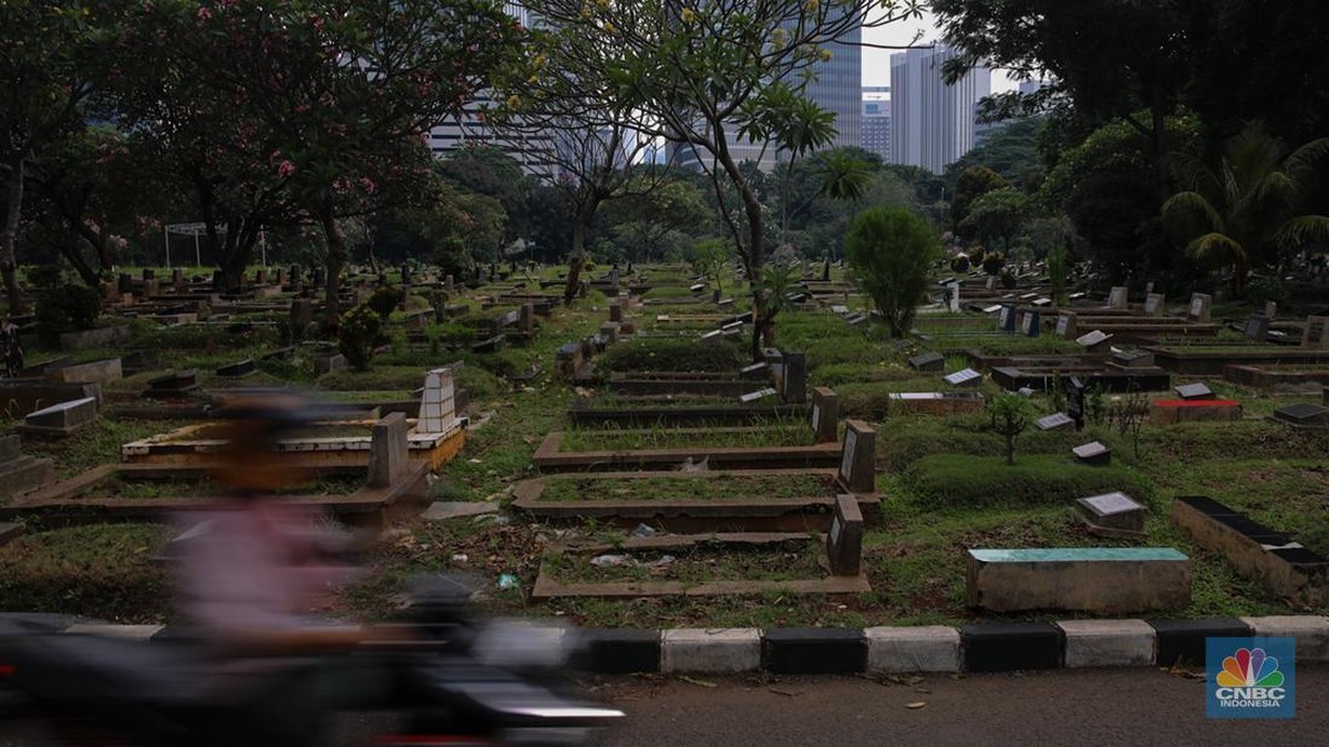Bekas Penggali Kubur Cirebon Ungkap Penemuan Tak Terduga: Mahkota Emas 2,4 Kg di Lokasi Pemakaman