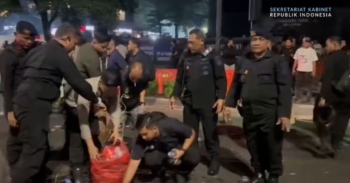 Unggahan Seskab Teddy soal Bersih-Bersih Pascaaksi 12 Juni, Apakah Abaikan Aspirasi Demonstran?