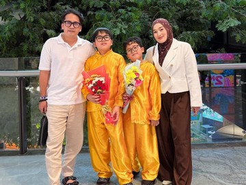 Kompak! Ririe Fairus dan Ayus Sabyan Hadiri Acara Sekolah Anak, Fokus pada Pendidikan