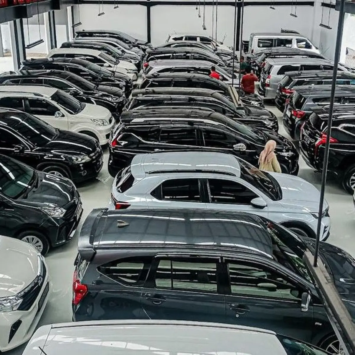 Fuel Price Hikes Force Indonesian Used Car Buyers to Prioritize Fuel Efficiency