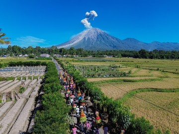 Semeru Jadi Gunung Api Teraktif di Indonesia Paruh Pertama 2026, Mendesak Penguatan Sistem Peringatan Dini