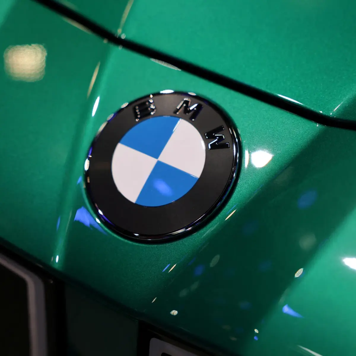BMW Slashes Profit Forecast Amid China Demand Slump and Intensified Cost-Cutting