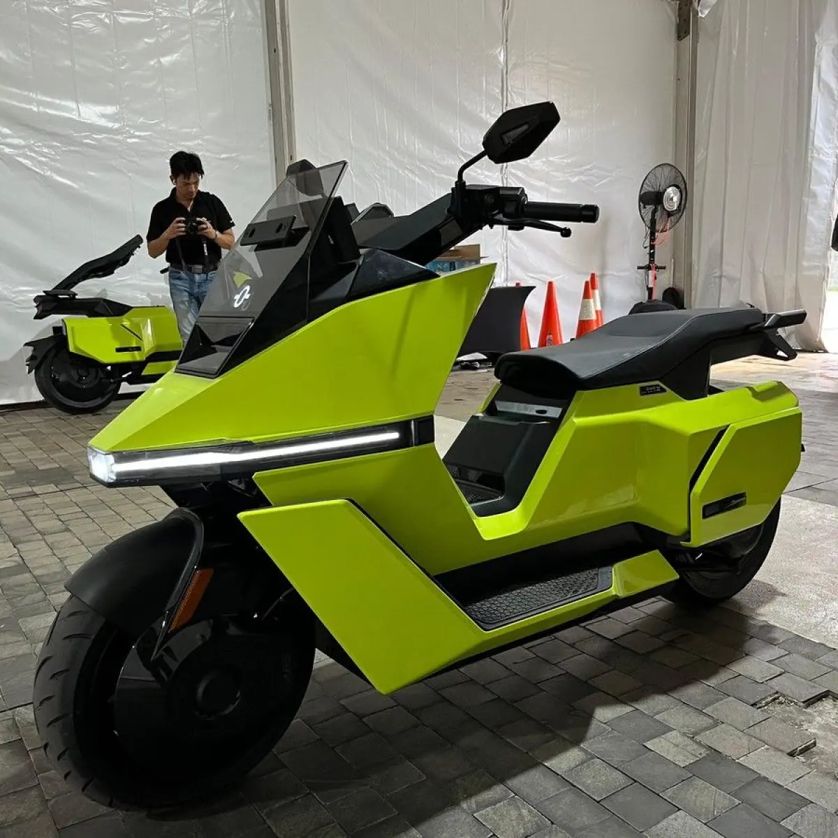 Omoway Unveils Record-Breaking Omo X Self-Balancing Scooter, Launching Officially in Tangerang
