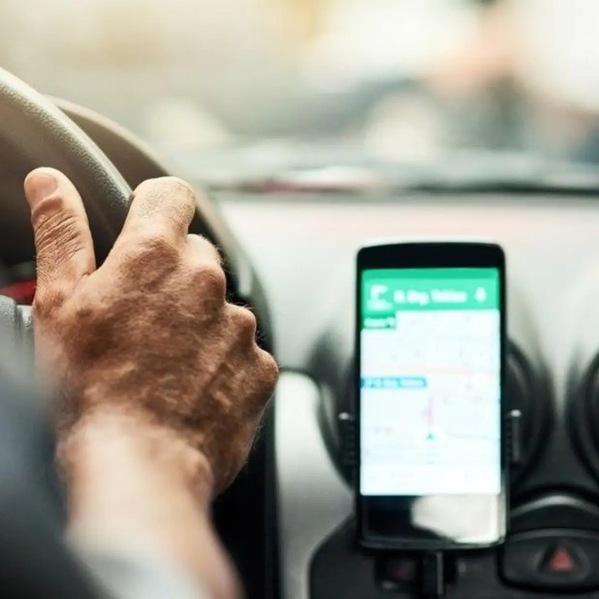 Surge in Pertamax 92 Prices Forces Indonesian Online Taxi Drivers to Reassess Operational Budgets
