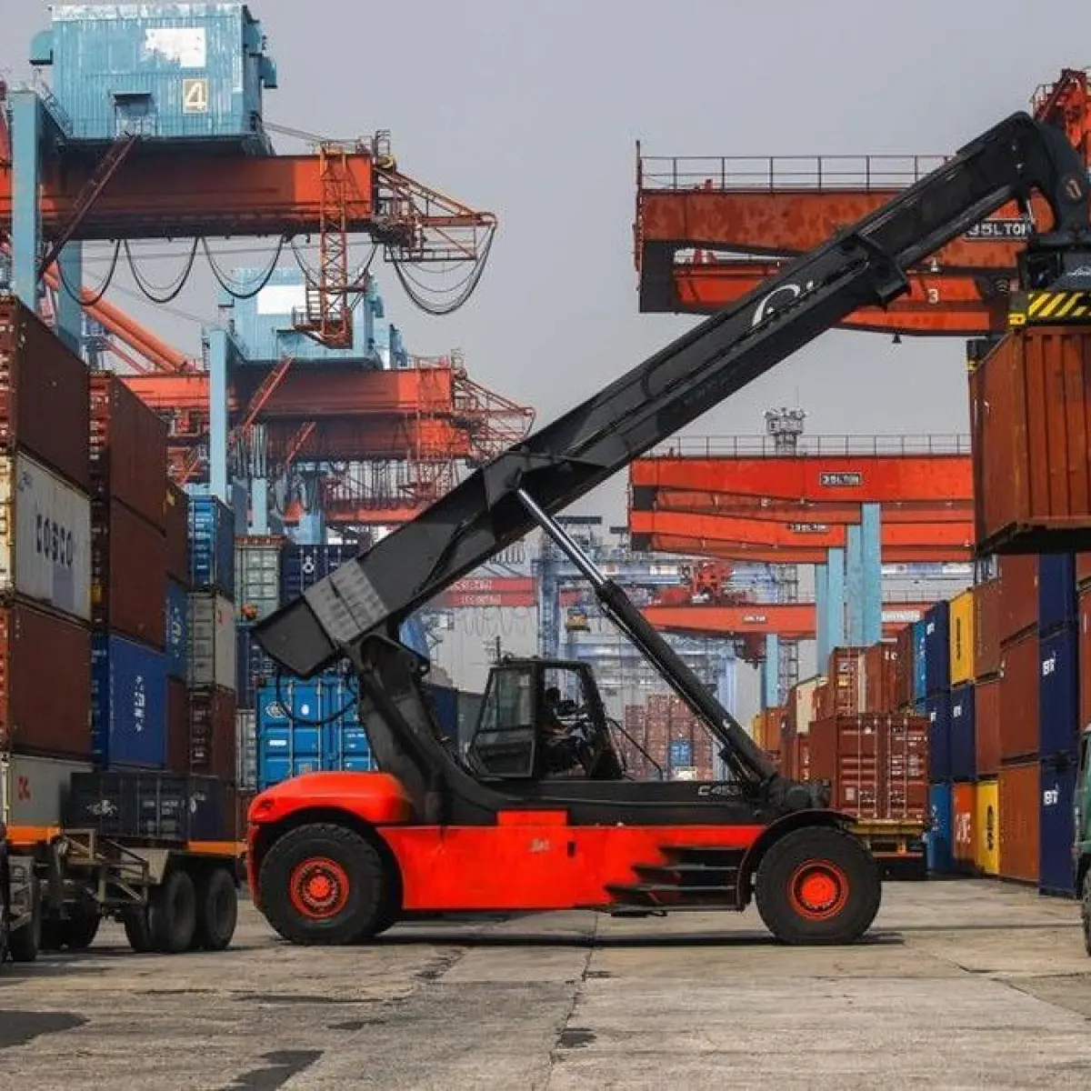BYD Indonesia Breaks Silence on Logistics Snarl Involving 10,000 Containers at Tanjung Priok Port
