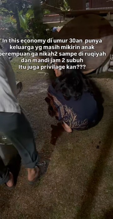Ritual Tengah Malam Keluarga di Tengah Tantangan Ekonomi: Upaya Mencari Jodoh Putri Usia 30-an