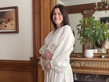 Anne Hathaway Umumkan Kehamilan Ketiga, Mengukir Produktivitas di Usia 40-an